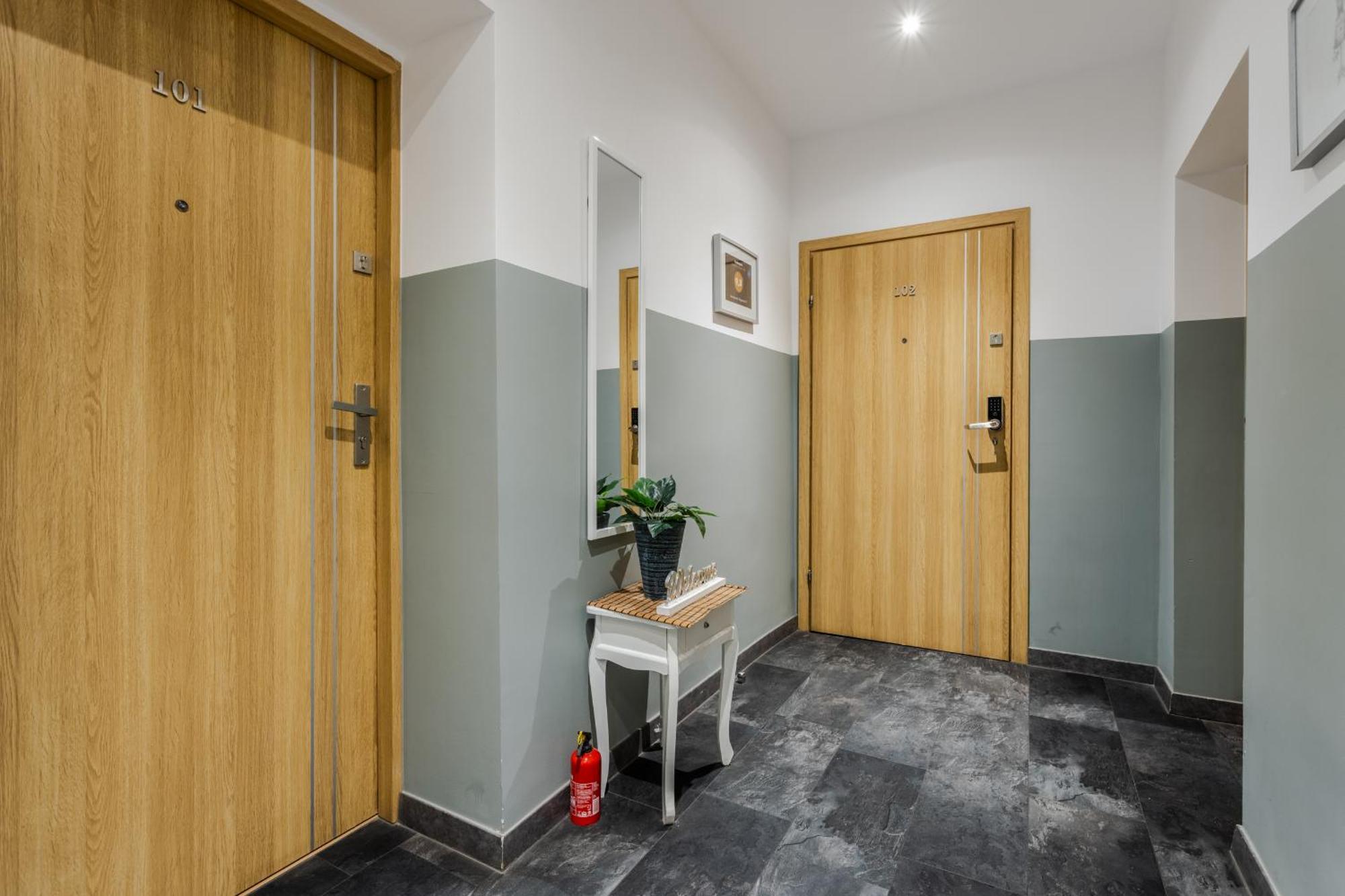 Functional And Comfortable Very Berry Studios In Poznan By Noclegi Renters Exterior foto
